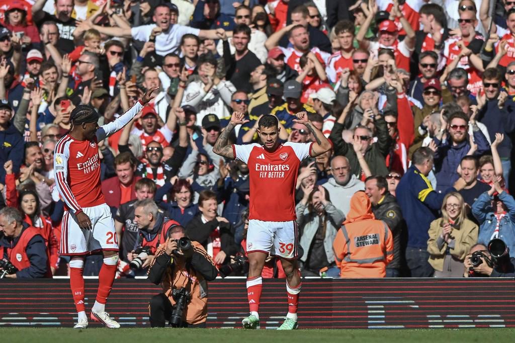 2-1. El Arsenal resurge a tiempo