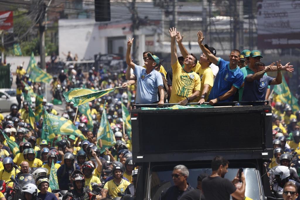 Bolsonaro y Lula toman aliento en sus reductos electorales antes de la recta final