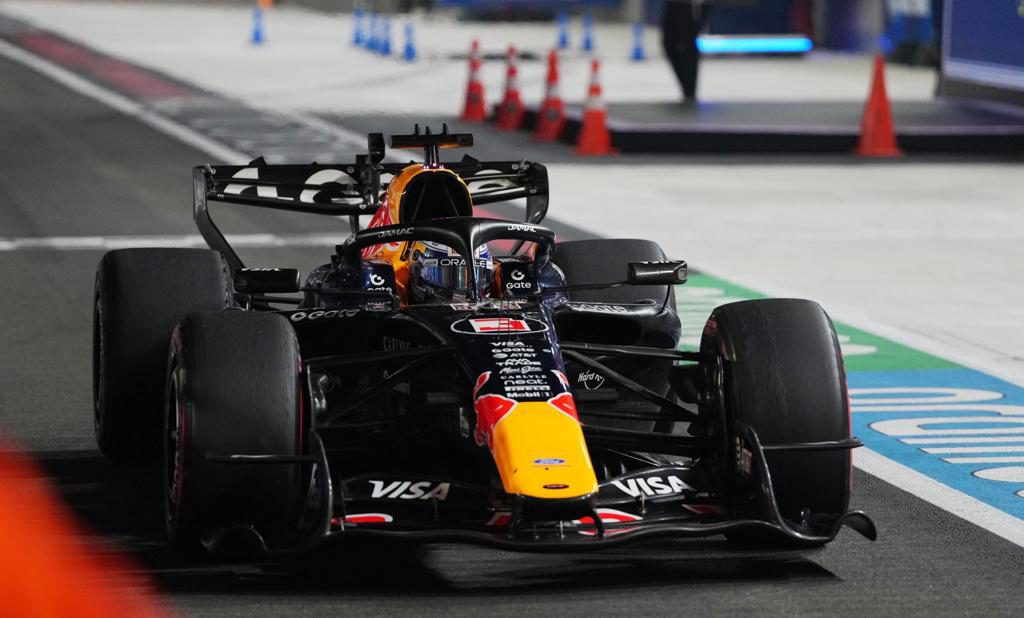 Verstappen gana la carrera nocturna de Singapur por delante de Leclerc y de Antonelli