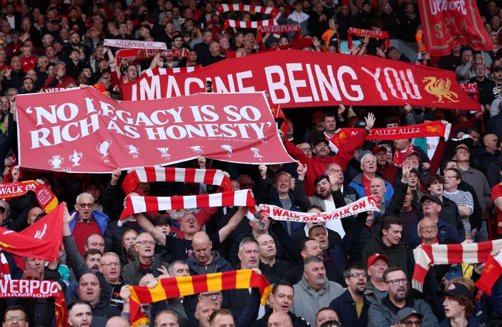 Pitada, pancartas y acusaciones contra el City en Anfield