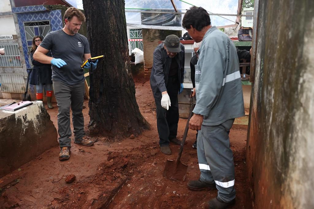 Inicia excavación en busca de restos de un médico desaparecido durante dictadura paraguaya