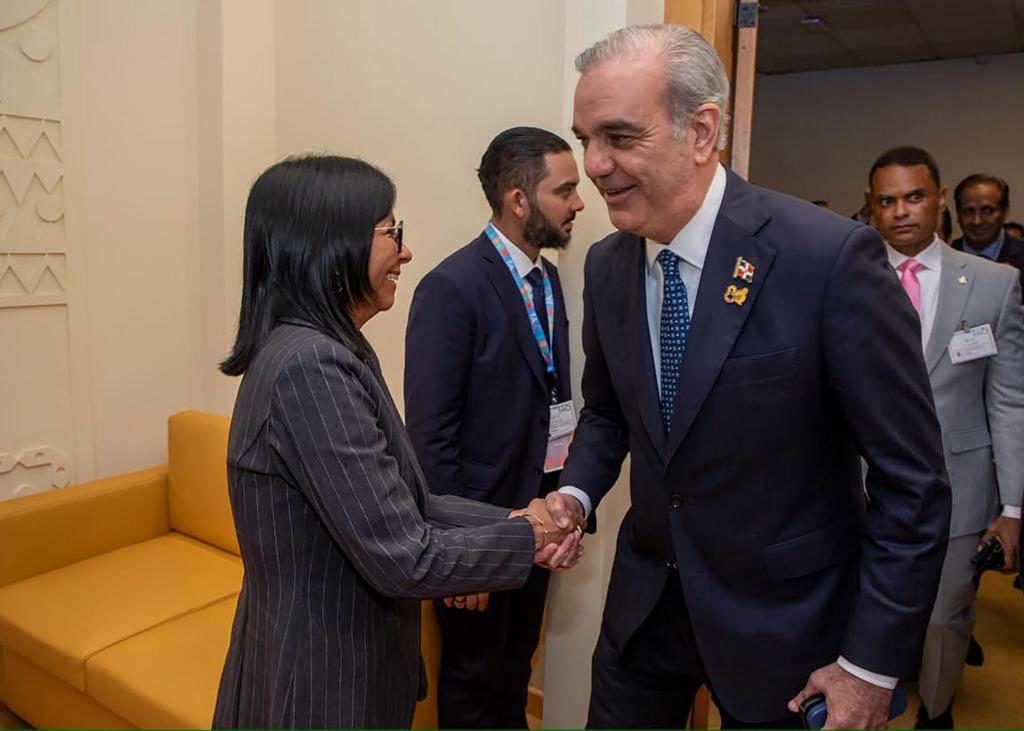 Abinader y Delcy Rodríguez abordan cooperación energética y consular en reunión en Roma