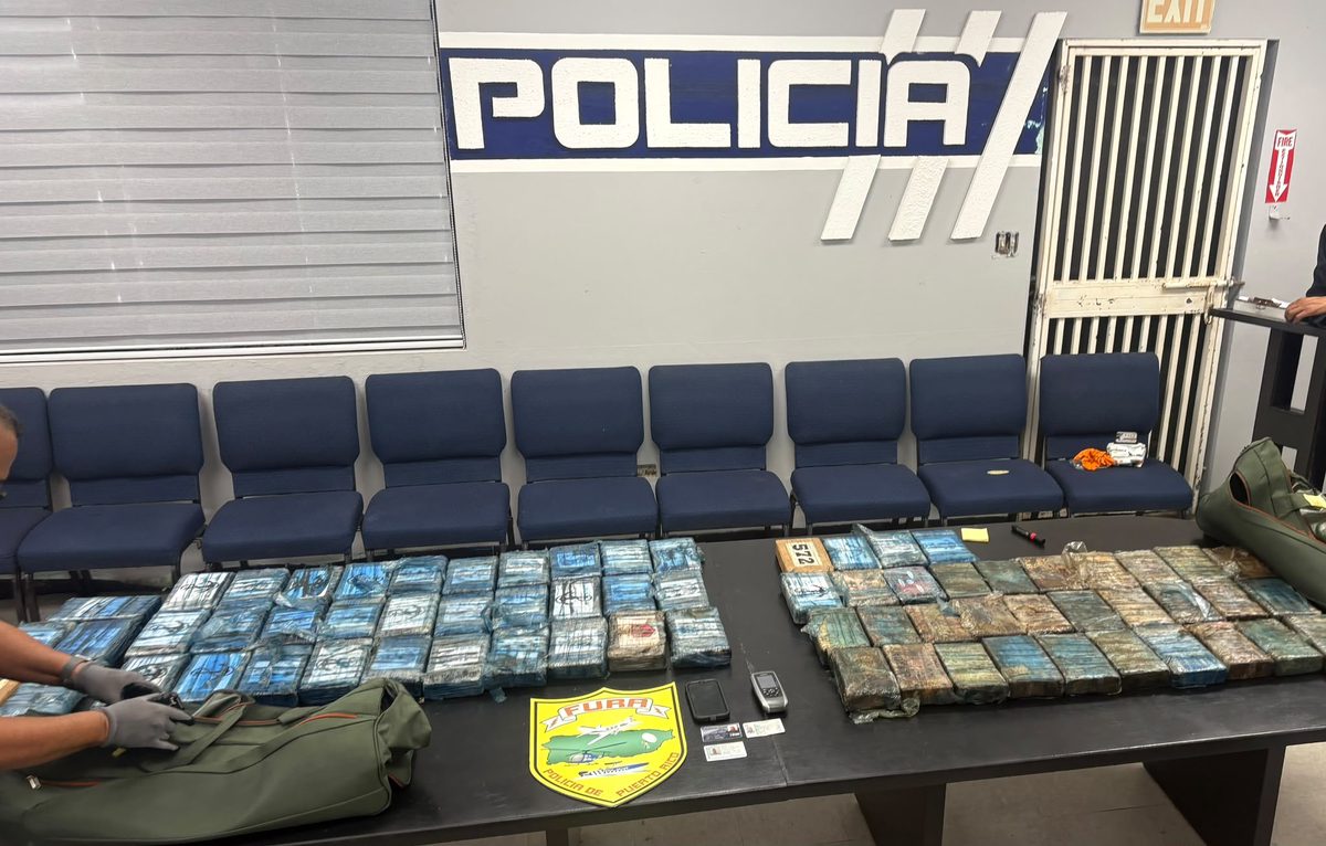 Ocupan 69 bloques de cocaína y arrestan a cuatro hombres en aguas de Fajardo