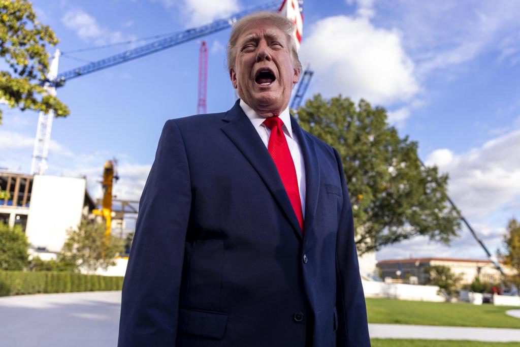 Trump afirma que podría relevar a su embajadora en Grecia y que no esta contento con ella