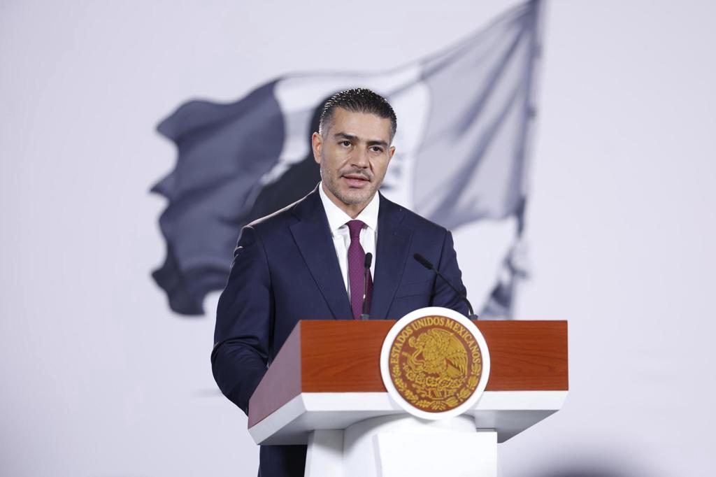 Gobierno de México defiende la liberación de líder criminal a cambio de agentes retenidos