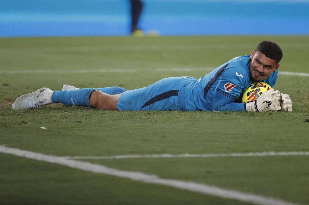 Luiz Júnior regresa a la portería de un Villarreal con Gerard y Mikautadze en ataque