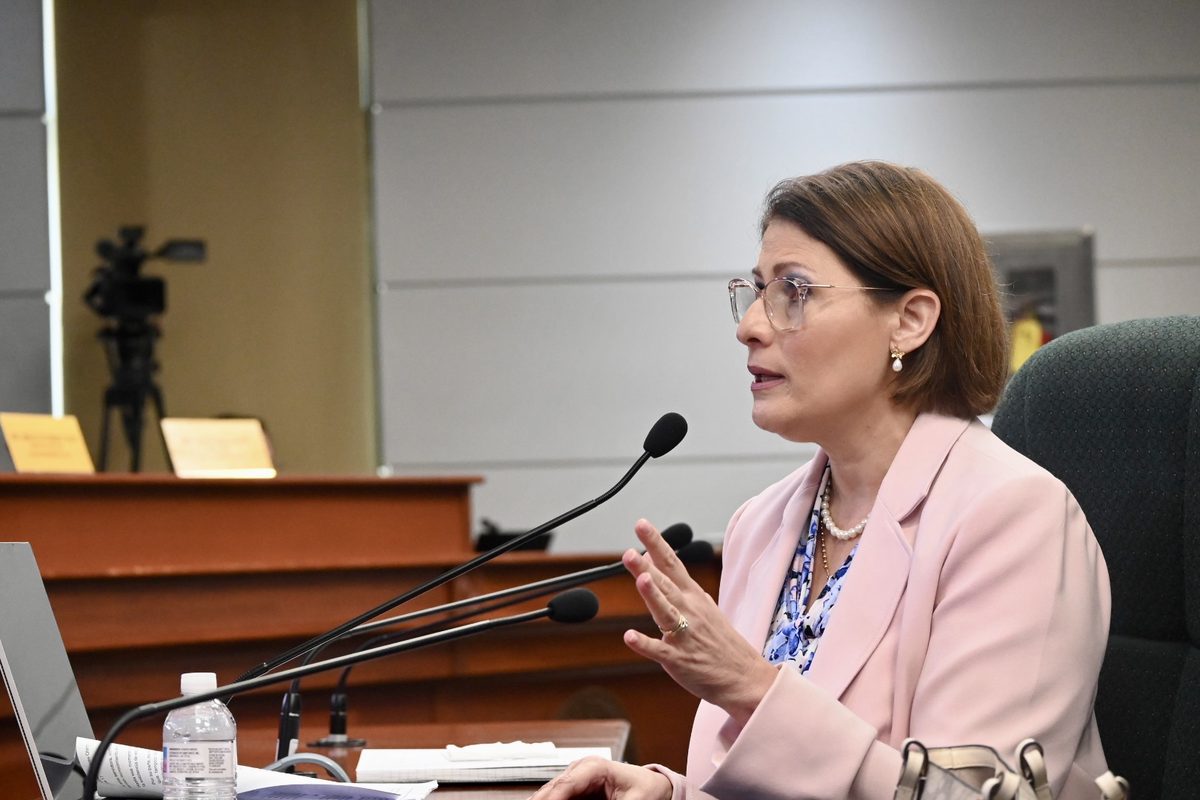 Mary Zapata expone cómo la presionaban para acelerar la firma de Power Expectations