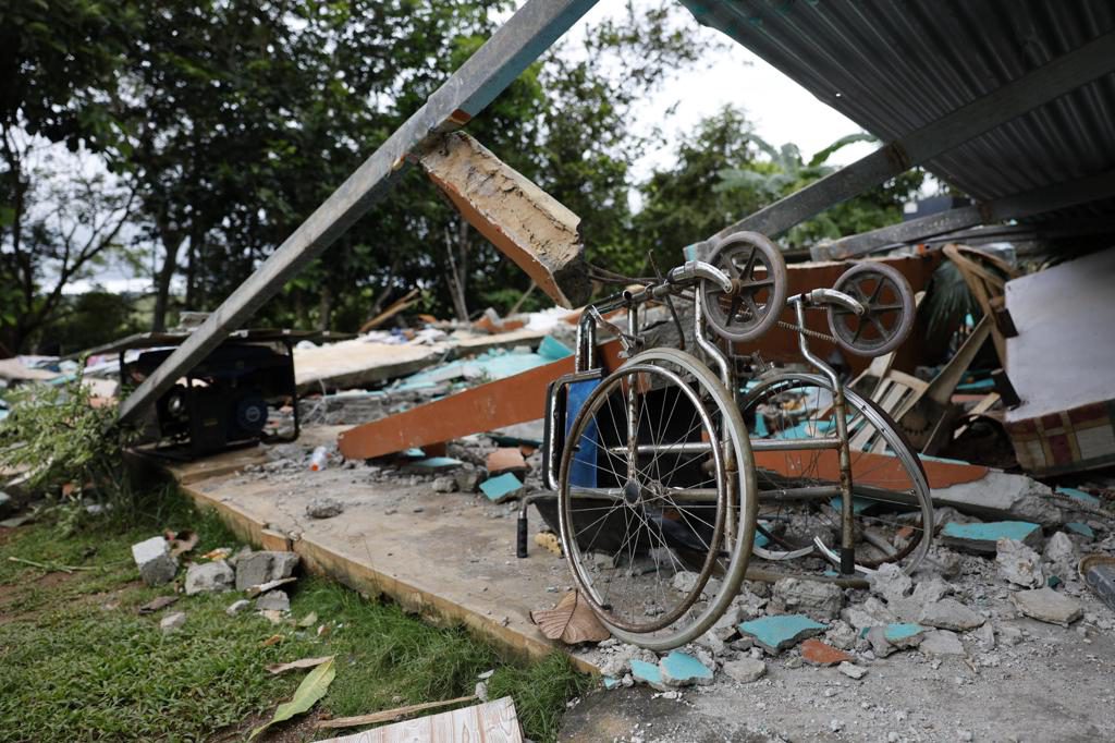 Tras un terremoto sin muertos en Panamá, sigue la incertidumbre por una joven herida grave
