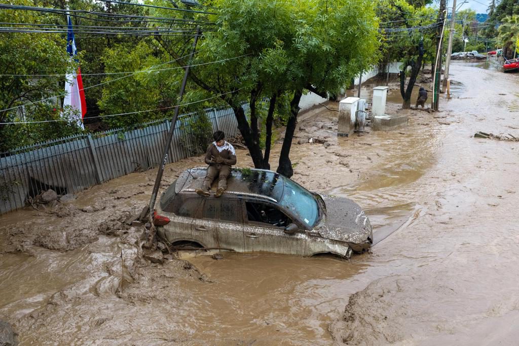 Declaran alerta roja en la región de Santiago de Chile por granizo y tormenta eléctrica