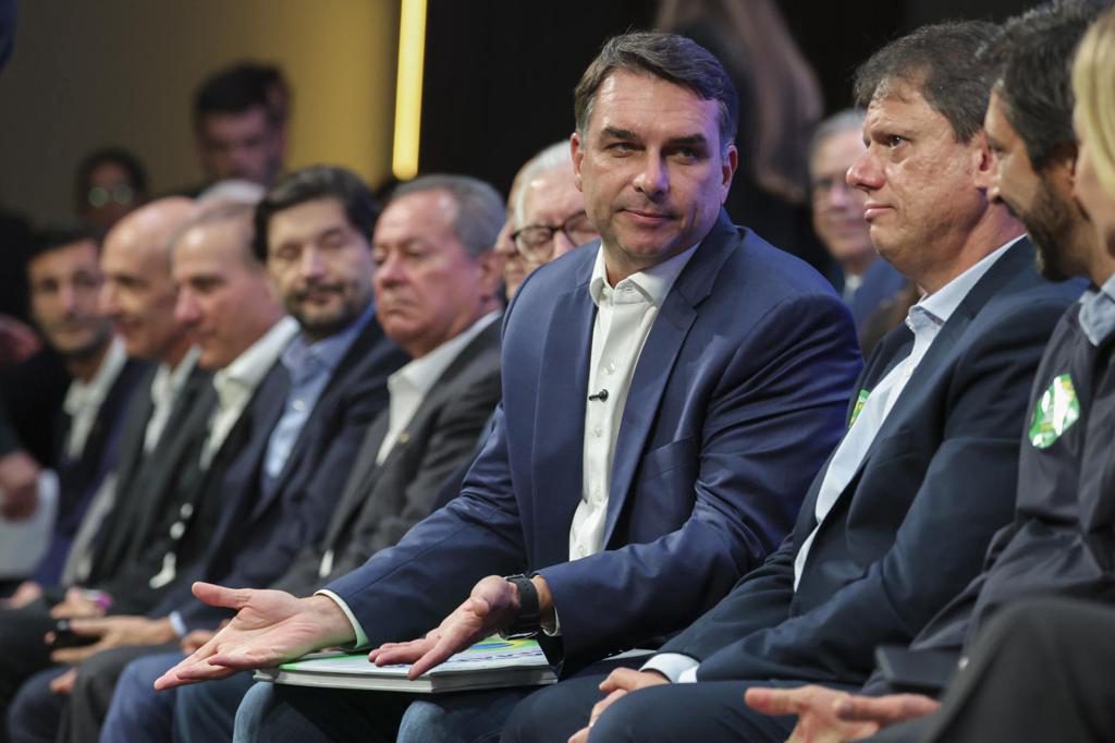 Flávio Bolsonaro pide el voto para «proteger» al Tribunal Supremo