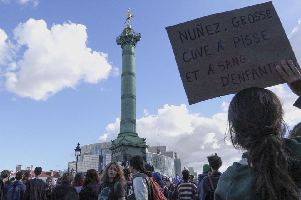 Macron urge a responder a las demandas estudiantiles y condena la instrumentalización política