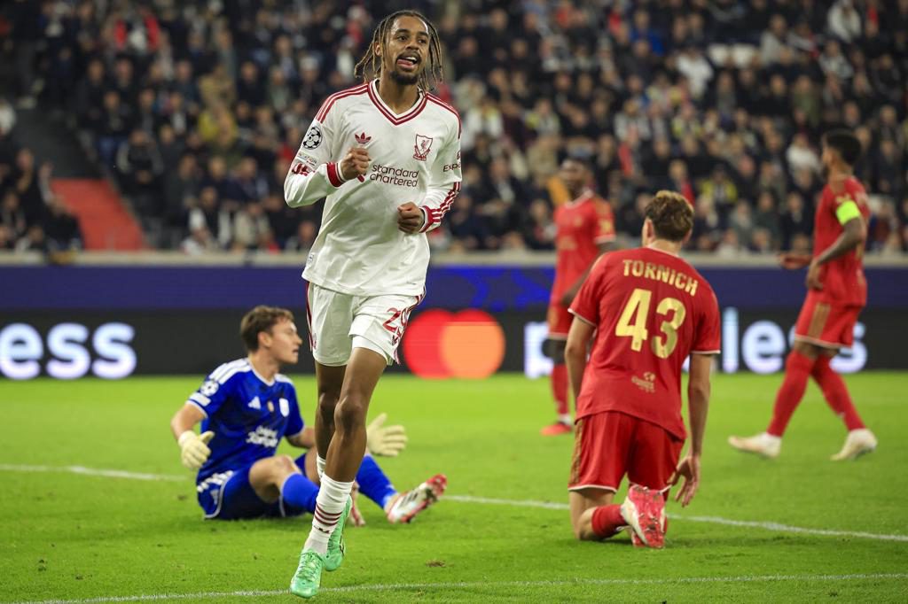 3-6. Gol de Araújo, triplete de Barcola y paseo del Liverpool en Linz