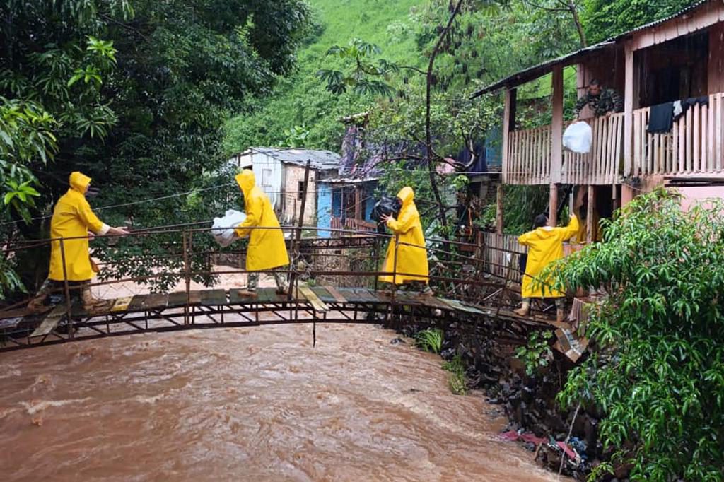 Evacuan a más de 600 familias paraguayas por inundaciones tras la crecida del río Paraná