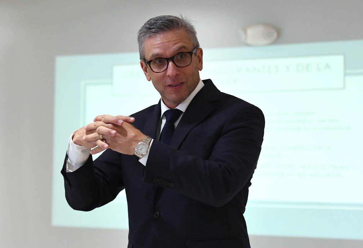 «Sentí que los entregué”: García Padilla lamenta que ley firmada bajo su mandato permitiera entregar datos al ICE