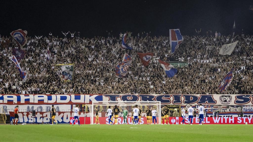 Croacia condena cánticos nazis y antisemitas de hinchas del Hajduk en el partido con Ajax