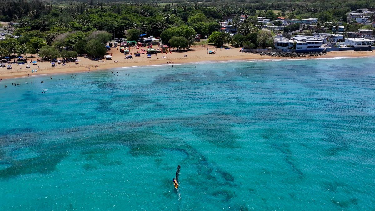 Playa Puerto Nuevo de Vega Baja obtiene Bandera Azul por octava ocasión