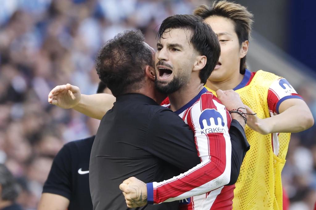 Simeone alaba a Baena: «Está más contundente, fuerte y seguro»