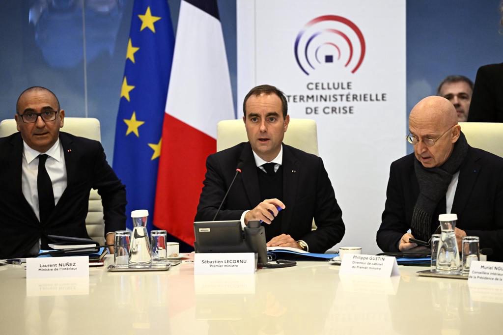 Francia decreta toques de queda parciales y anuncia ayuda excepcionales a los comercios