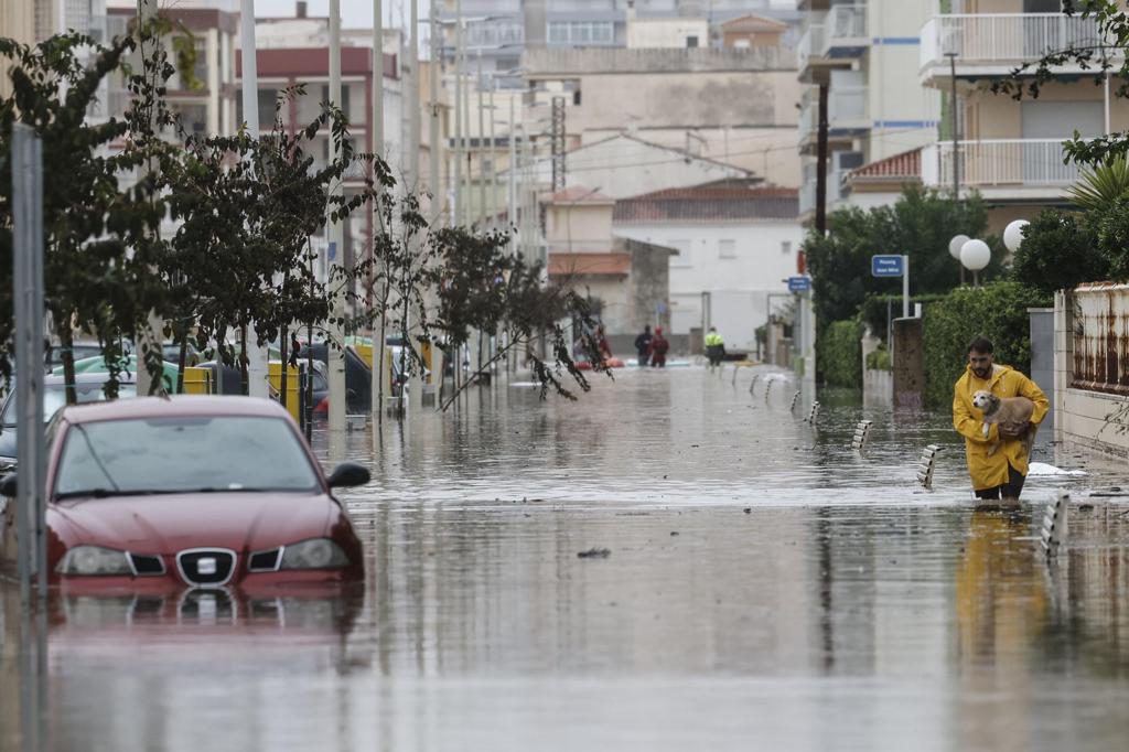 Al menos cuatro fallecidos y municipios confinados por un temporal en España