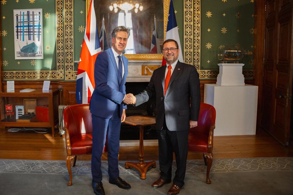 Chile y Reino Unido acuerdan avanzar a un «nuevo nivel de asociación estratégica»