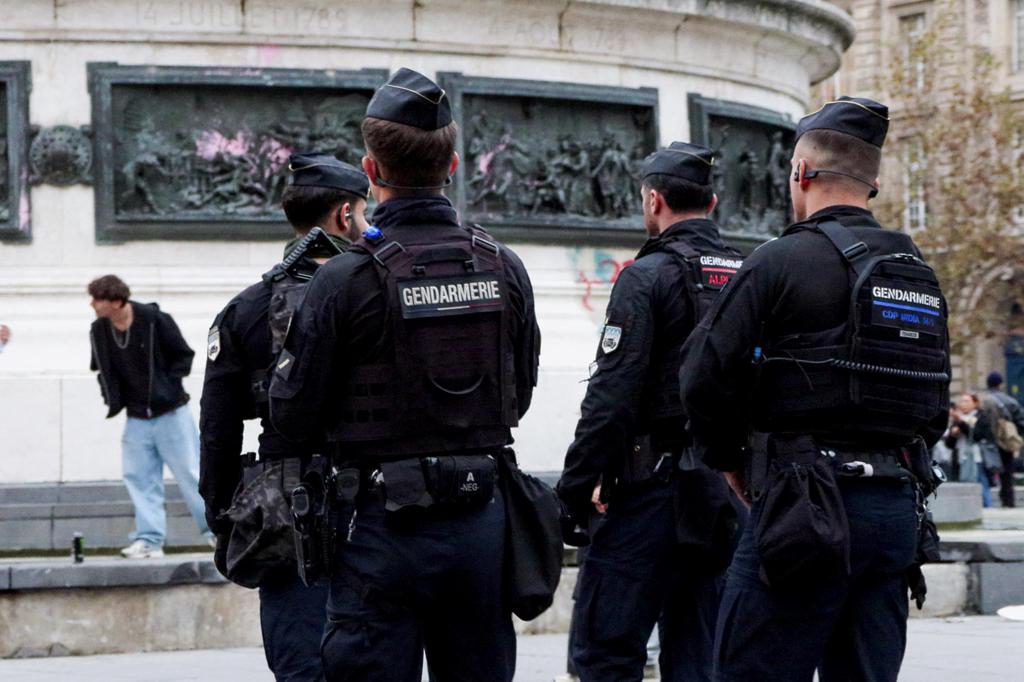 París y Lyon decretan también toques de queda mientras el Gobierno señala a la ultraizquierda