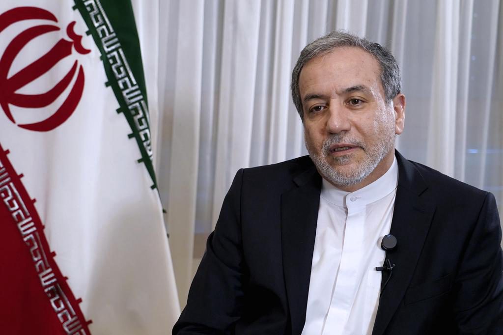 El canciller iraní afirma que su país y EE.UU. continúan sus negociaciones «sin interrupción»