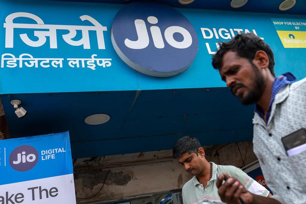 Cinco claves para entender la histórica oferta de salida a bolsa de Jio en la India