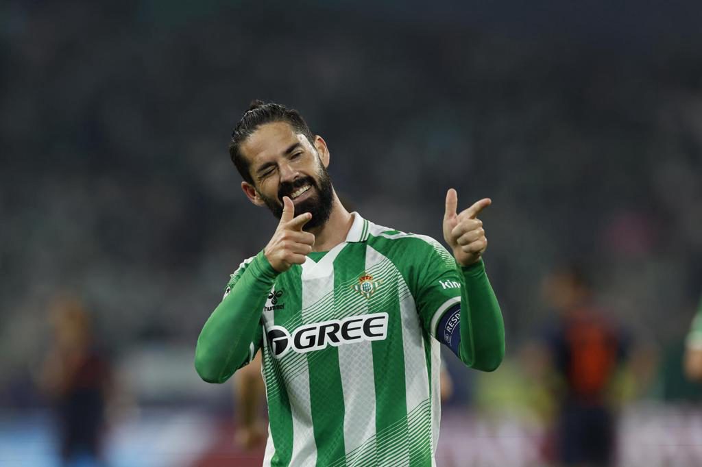 Isco: «Se disfruta mucho en el campo y en la grada»