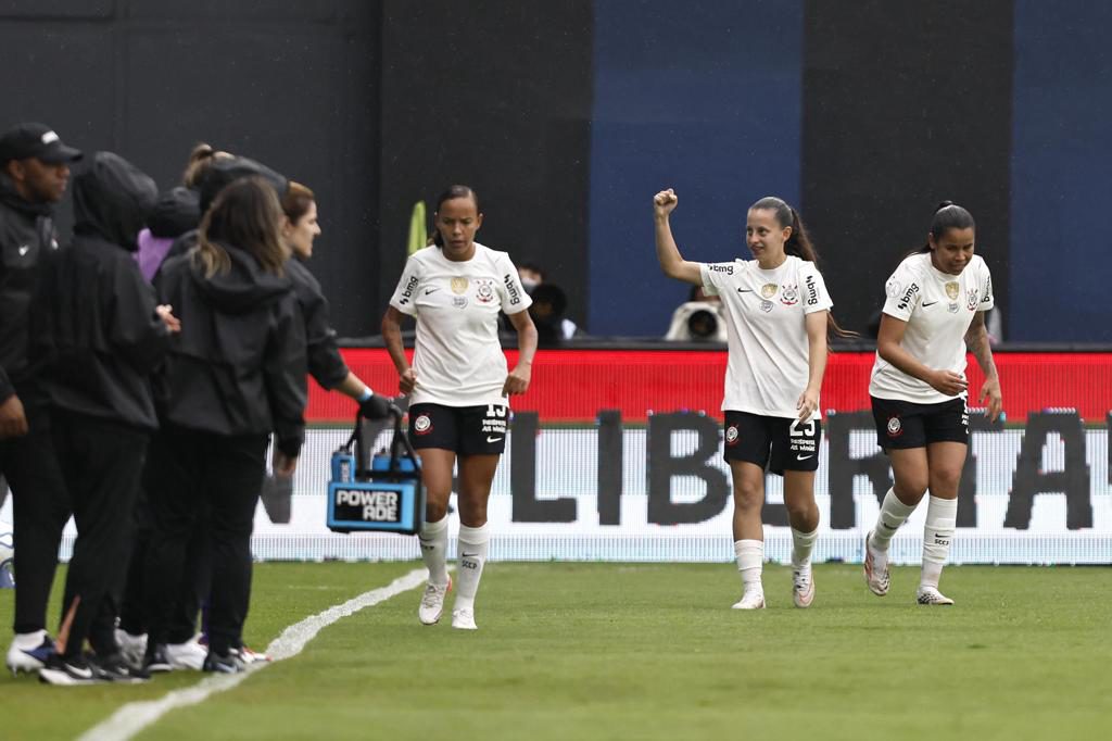 1-5. Corinthians remonta y golea a Santa Fe pero ambos avanzan a cuartos de final