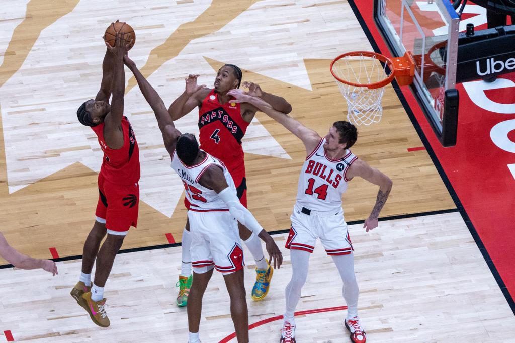 135-92. Leonard vuelve a Toronto y los Raptors arrollan a los Bulls en su estreno