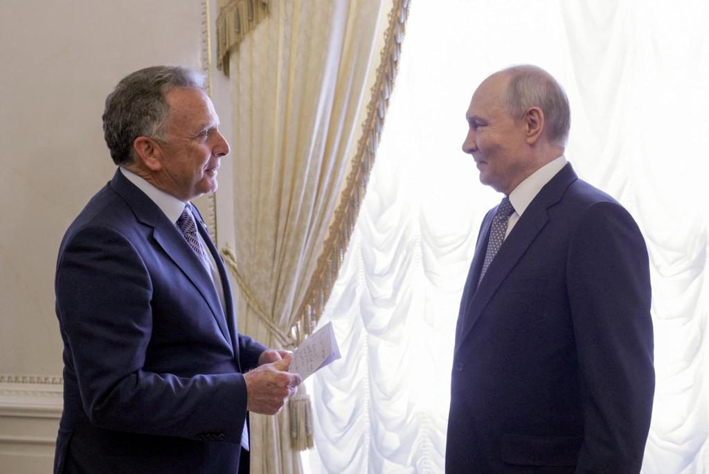 Kiev lamenta la «adulación» y el «servilismo» de Witkoff al llamar “humanitario” a Putin