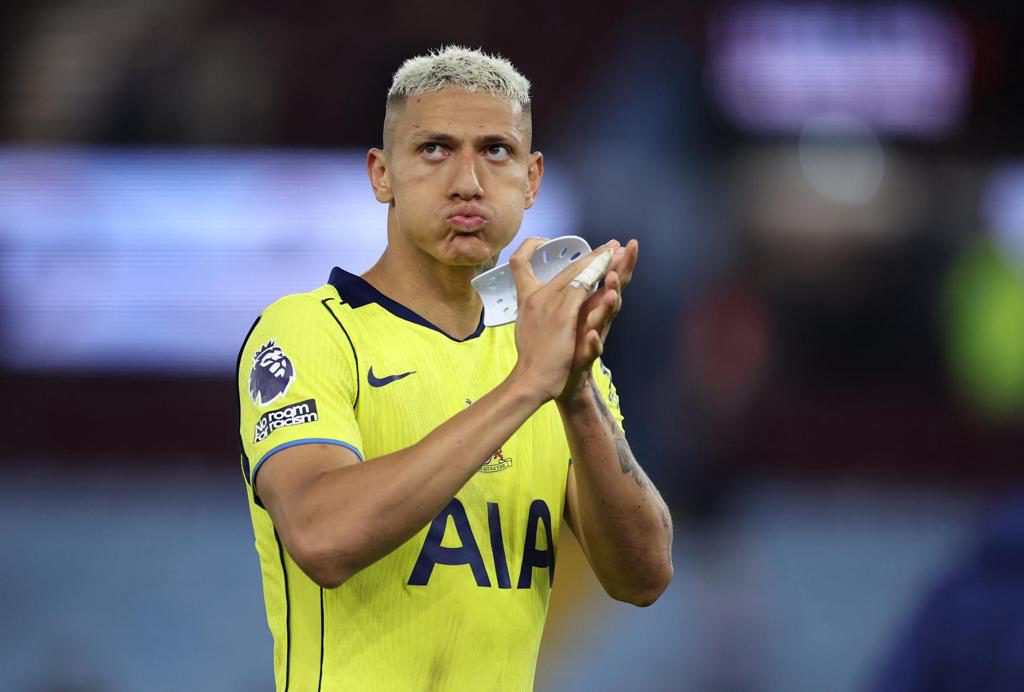 Lula pide a la Policía investigar una denuncia del futbolista Richarlison contra Bolsonaro
