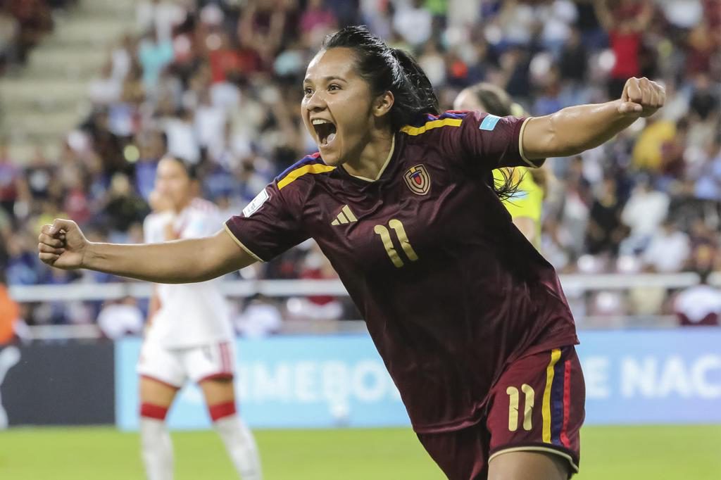 Venezolana Higuera frente a brasileña Geyse, duelo de goleadoras en el fútbol mexicano