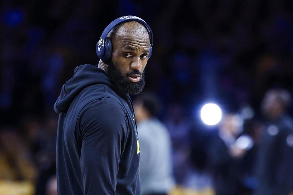 Trump carga contra Lebron James por no escuchar con solemnidad el himno nacional