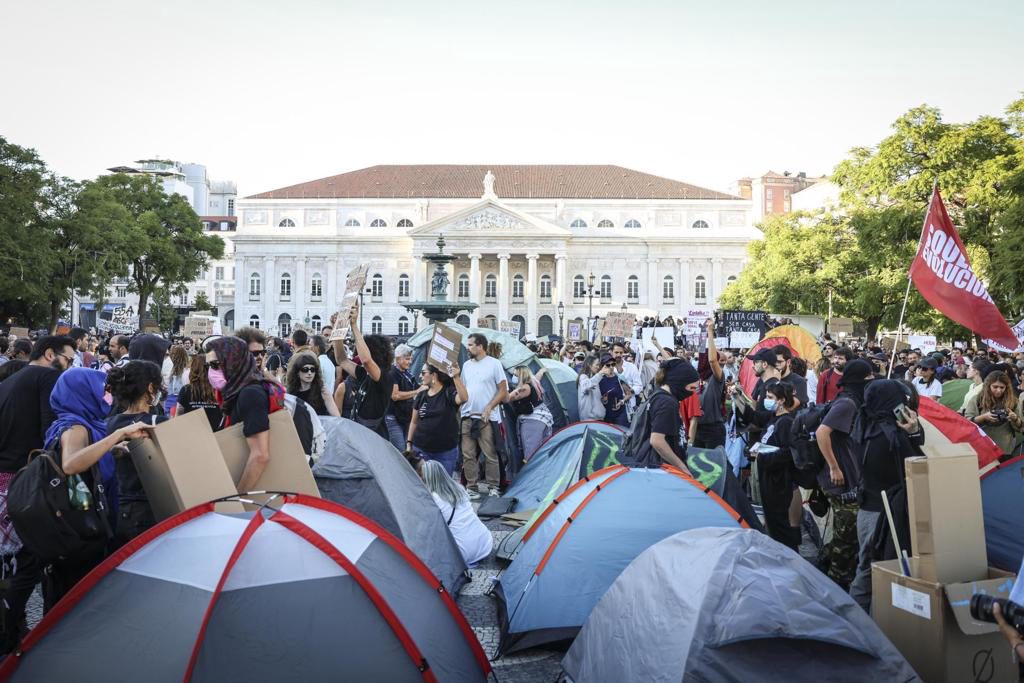 Protestar con una tienda de campaña: los límites legales de ocupar una plaza en Portugal