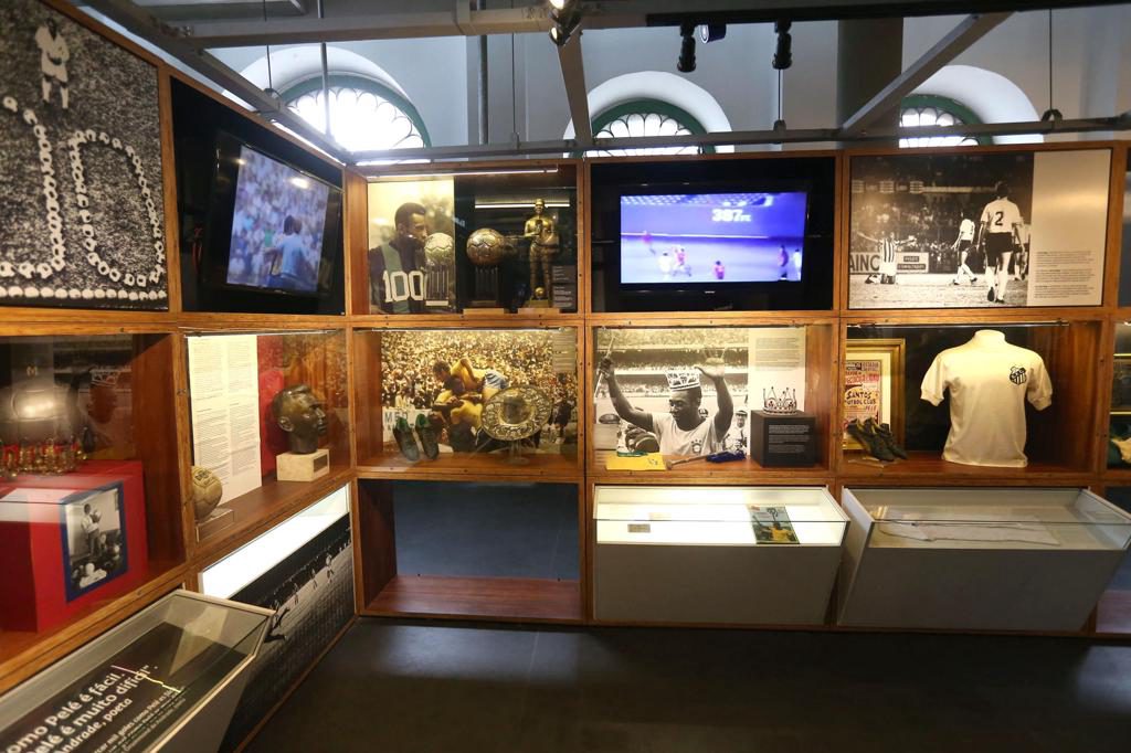 El Museo Pelé recuerda sus 86 años con un nuevo cuadro del «rey»