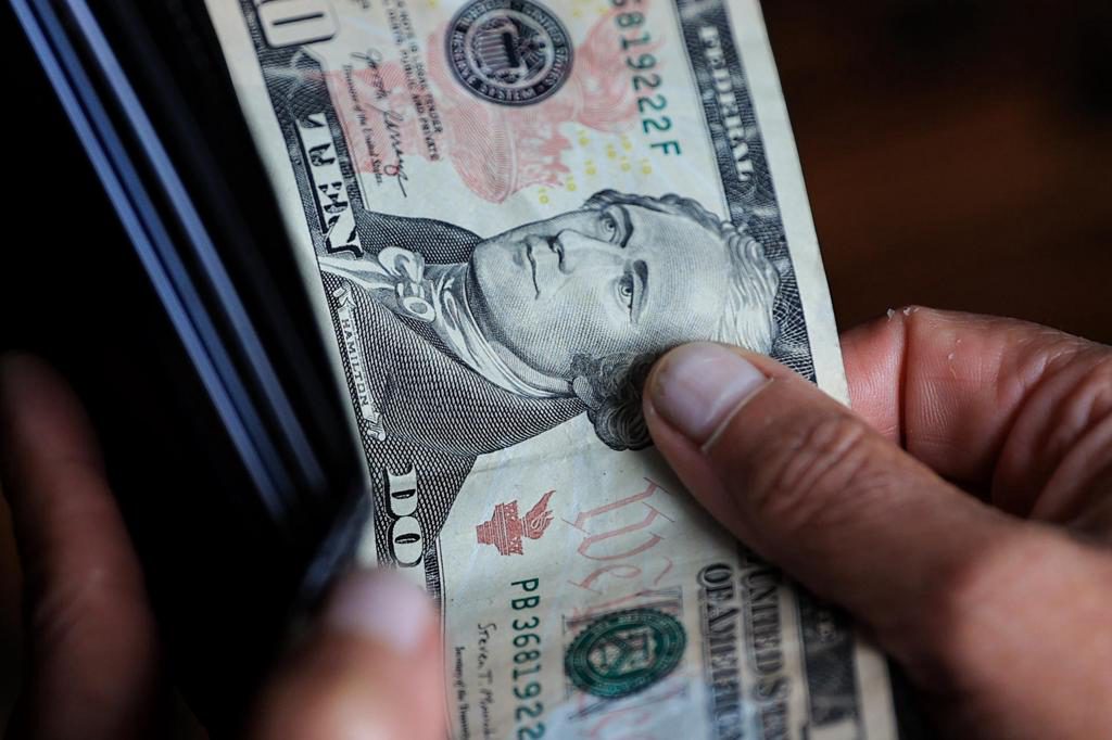 El peso mexicano encadena siete semanas de depreciación, su peor racha desde 2019