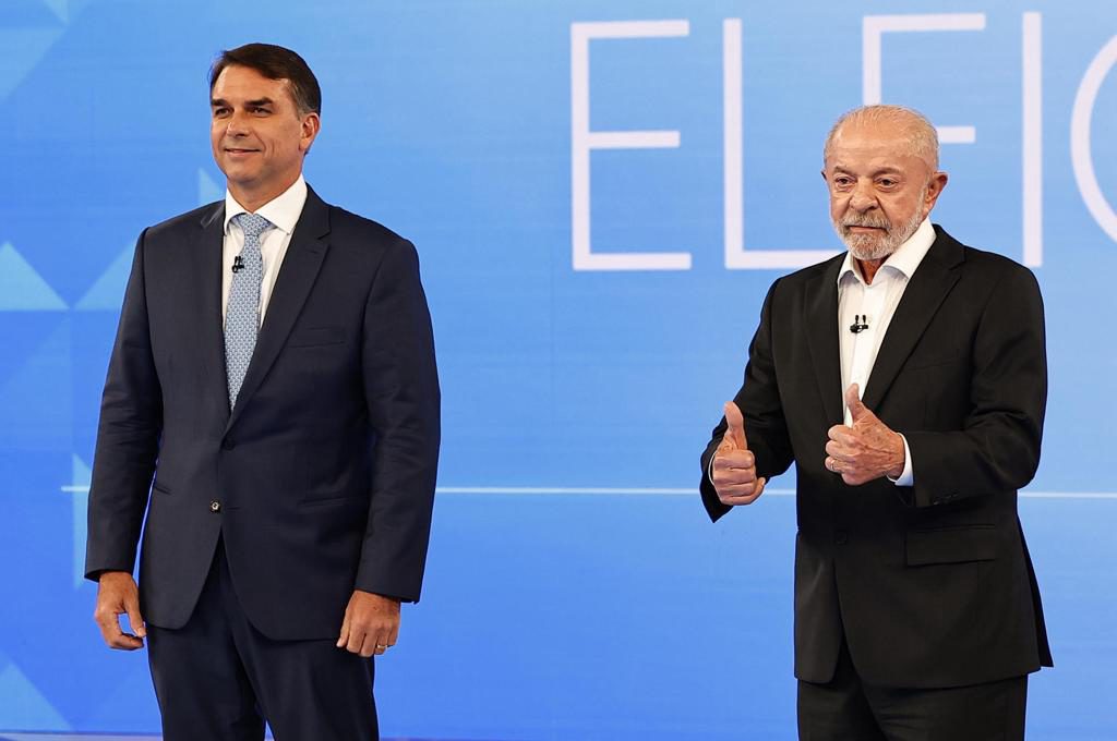 Comienza el último debate entre Lula y Flávio Bolsonaro antes de las elecciones