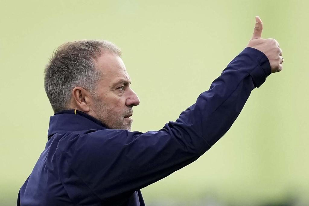 Flick confía plenamente en los árbitros, alaba a Mourinho y confirma la ausencia de Koundé