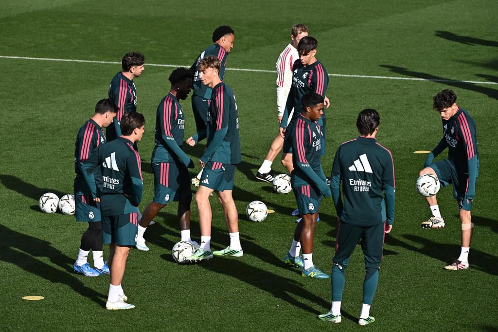 El Madrid termina de preparar el clásico y Asencio vuelve a pisar el césped