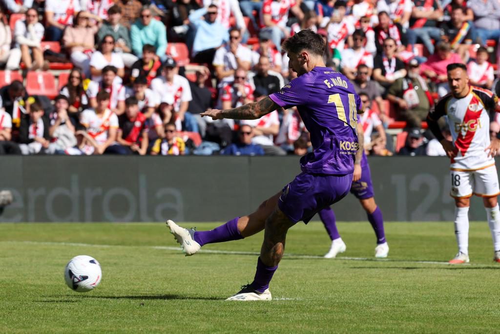 0-3. El Elche asalta Vallecas