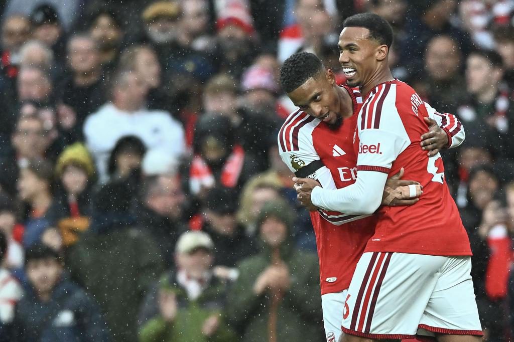 2-0. El Arsenal gana con goles de sus centrales