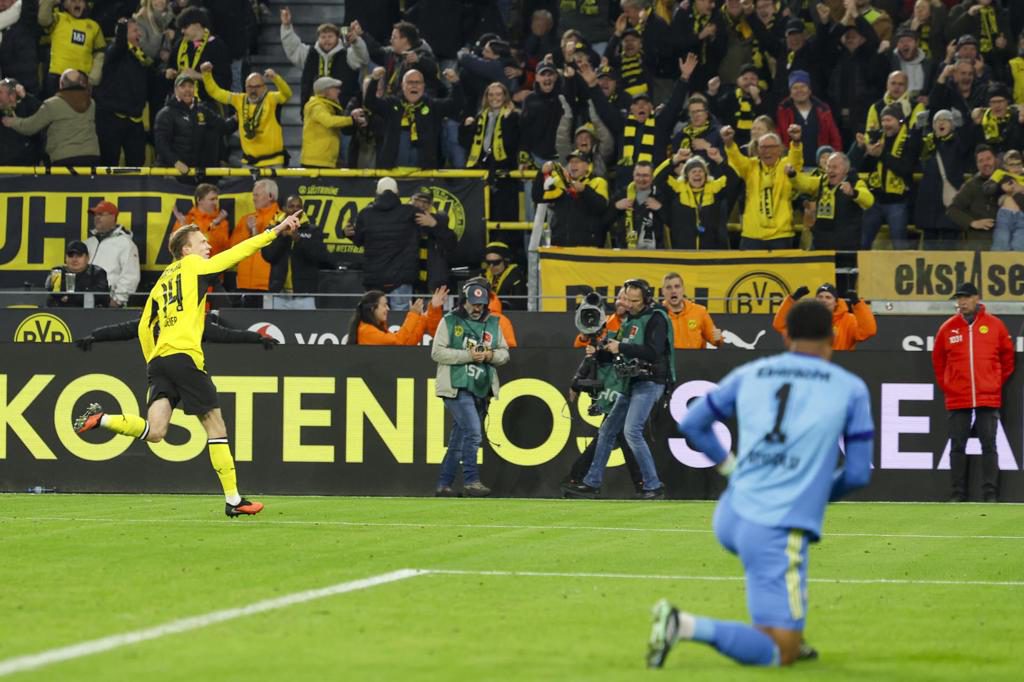 1-0. Beier pone líder al Dortmund