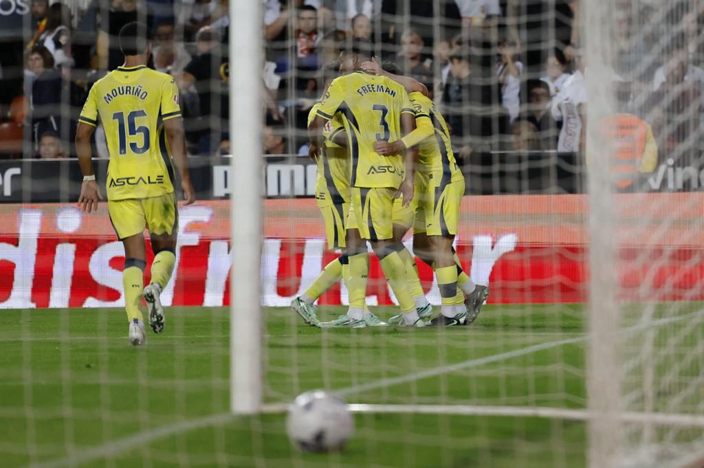 1-2. Mikautadze revive al Villarreal en Mestalla en el 96
