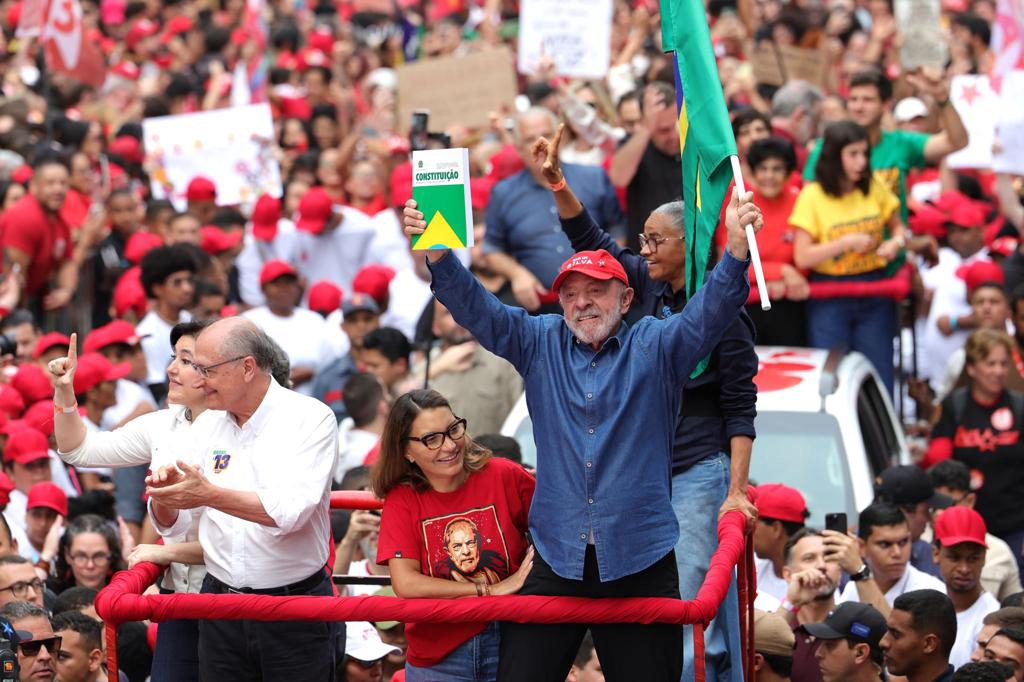 Una multitud esperanzada apoya a Lula en su cierre de campaña en São Paulo