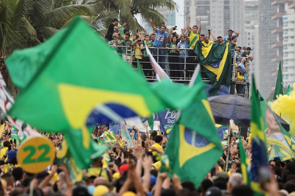 Una marea amarilla promete jubilar a Lula en el último acto de campaña de Flávio Bolsonaro