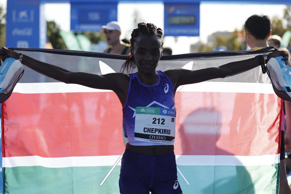 La keniana Chepkirui gana medio maratón de Valencia y Luengo bate el récord de España