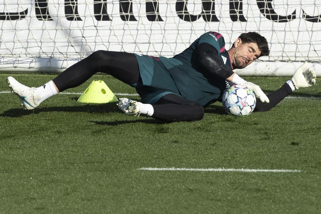 Courtois, baja de última hora en el clásico por gripe