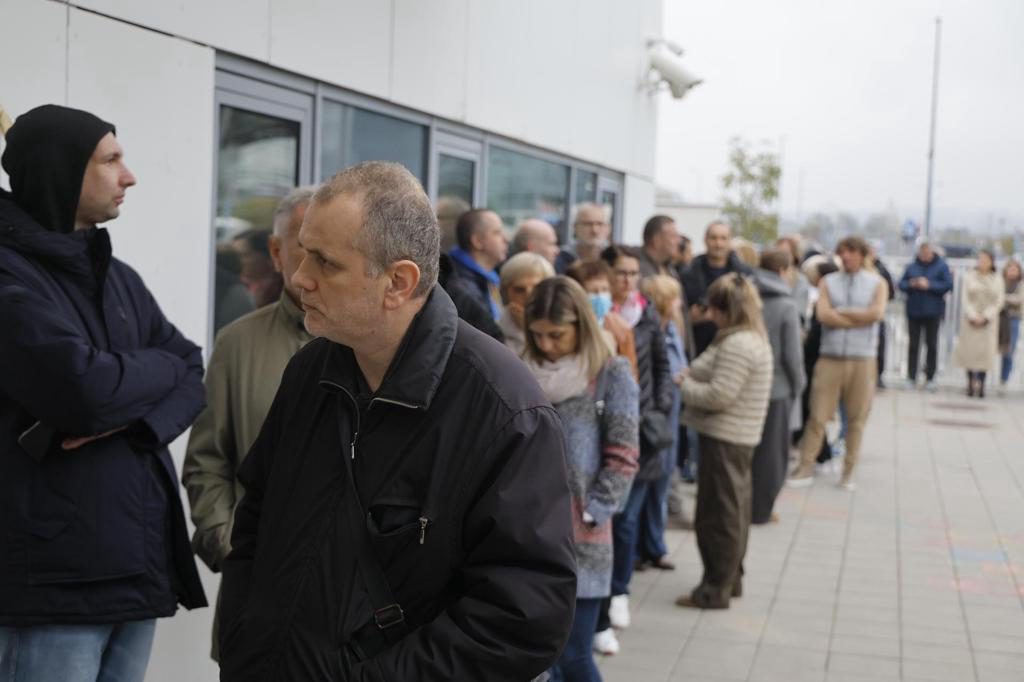 Las elecciones legislativas de Serbia comienzan con una muy alta participación