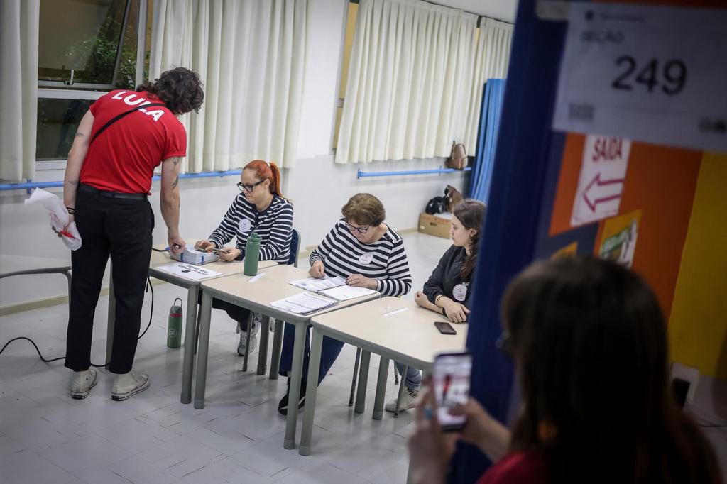 Lula pide extender la votación en cinco estados por «incidencias» en el transporte